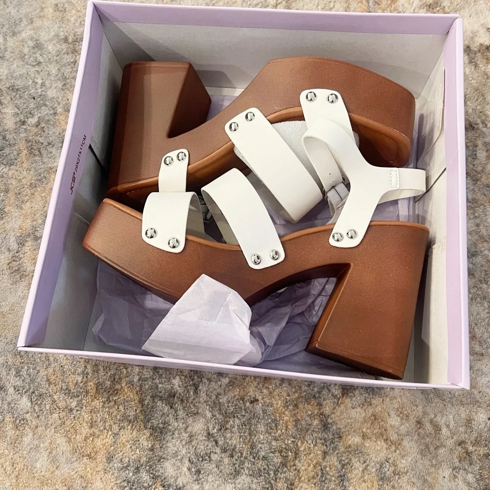 Madden Girl New in Box Greenvil Studded Platform Sandal White Size 9